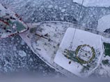 Ледоколы вывели "Берег Надежды" из ледового плена Ледоколы вывели "Берег Надежды" из ледового плена