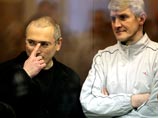 По их словам, если в ходе розыска других фигурантов дела ЮКОСа, о которых на днях сообщили в российском бюро Интерпола, будут вскрыты новые факты преступлений, то следственные органы будут обязаны предъявить дополнительное обвинение и направить дело в суд По их словам, если в ходе розыска других фигурантов дела ЮКОСа, о которых на днях сообщили в российском бюро Интерпола, будут вскрыты новые факты преступлений, то следственные органы будут обязаны предъявить дополнительное обвинение и направить дело в суд