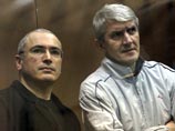 Глава государства при этом не исключил, что инвесторы, которые вкладывают средства в экономику России, могут повторить печальную судьбу Ходорковского, если не будут соблюдать законы Глава государства при этом не исключил, что инвесторы, которые вкладывают средства в экономику России, могут повторить печальную судьбу Ходорковского, если не будут соблюдать законы