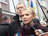 Тимошенко обвиняется еще и в превышении власти и служебных полномочий во время закупки под гарантии правительства и ввоза на территорию Украины "якобы специализированных медицинских автомобилей Opel Combo"