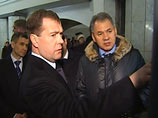 Медведева спустили в московское метро - показать, насколько оно безопасно. Он там потыкал в кнопки