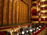 В Большом театре повесили 30-тонный занавес В Большом театре повесили 30-тонный занавес