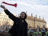 Сыну лидера Pink Floyd, пытавшемуся осквернить британский флаг, предъявлено обвинение