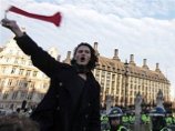 Сыну лидера Pink Floyd, пытавшемуся осквернить британский флаг, предъявлено обвинение Сыну лидера Pink Floyd, пытавшемуся осквернить британский флаг, предъявлено обвинение