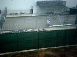 Узники тюрьмы Гуантанамо устроили забастовку в знак протеста против своего заключения. Они отказались возвращаться в свои камеры после прогулки и уснули прямо в прогулочном дворике