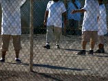 Тюрьма Гуантанамо - лагерь для лиц, которых власти США обвиняют в различных преступлениях, в том числе, терроризме и ведении войны на стороне противника. Сейчас в тюрьме находится около 170 человек