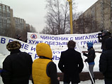 "Нас собралось примерно 70 человек. Мы выразили свое возмущение последними ДТП с участием вип-авто с мигалками", - сказал представитель "Синих ведерок" "Нас собралось примерно 70 человек. Мы выразили свое возмущение последними ДТП с участием вип-авто с мигалками", - сказал представитель "Синих ведерок"