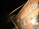 Крыша городской больницы N1 города Белово в Кемеровской области, обрушившаяся в ночь на воскресенье, по распоряжению губернатора области будет восстановлена за три недели