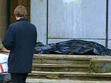 Тело 46-летнего Геннадия Амбарнова нашли случайные прохожие возле его дома - к этому моменту полковник был мертв уже несколько часов
