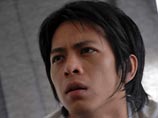 Популярный 29-летний индонезийский певец Назрил Ирхам, известный как Ариель, приговорен судом Индонезии к 3,5 годам тюрьмы за распространение порнографии в Сети