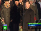 Президент России Дмитрий Медведев, выступая сегодня на церемонии открытия памятника первому президенту РФ Борису Ельцину в Екатеринбурге, заявил, что страна должна быть благодарна ему за то, что в сложные времена не свернула с пути перемен