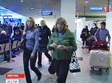 Россияне продолжают вылетать на курорты Египта, несмотря на строгие предостережения отказаться от поездок в эту революционно настроенную страну Россияне продолжают вылетать на курорты Египта, несмотря на строгие предостережения отказаться от поездок в эту революционно настроенную страну