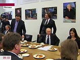 "Идет следствие, люди работают, работают результативно", - заявил он в среду поздно вечером на встрече с журналистами Первого канала "Идет следствие, люди работают, работают результативно", - заявил он в среду поздно вечером на встрече с журналистами Первого канала