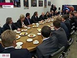 Премьер-министр Владимир Путин посетил накануне телецентр Останкино и пообщался там в неформальной обстановке с журналистами Первого канала Премьер-министр Владимир Путин посетил накануне телецентр Останкино и пообщался там в неформальной обстановке с журналистами Первого канала