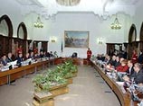 В четверг на встрече с министрами Бутефлика также заявил, что правительство предоставит время в эфире государственных радиостанций и телеканалов всем политическим партиям В четверг на встрече с министрами Бутефлика также заявил, что правительство предоставит время в эфире государственных радиостанций и телеканалов всем политическим партиям