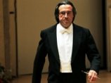Всемирно известный итальянский дирижер Рикардо Мути потерял сознание на репетиции в Чикаго Всемирно известный итальянский дирижер Рикардо Мути потерял сознание на репетиции в Чикаго
