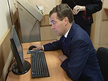 Медведев посетил в Москве Центр занятости населения и порадовался высоким зарплатам таксистов