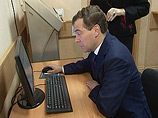 Медведев посетил в Москве Центр занятости населения и порадовался высоким зарплатам таксистов Медведев посетил в Москве Центр занятости населения и порадовался высоким зарплатам таксистов