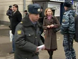 На станции метро "Октябрьская" в Москве эвакуируют пассажиров из-за подозрительного предмета