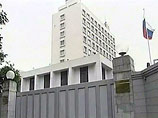Представители одной из японских ультраправых организаций, празднующих 7 февраля "День северных территорий", надругались над российским флагом у посольства РФ в Токио Представители одной из японских ультраправых организаций, празднующих 7 февраля "День северных территорий", надругались над российским флагом у посольства РФ в Токио