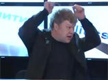 Одним из самых обсуждаемых ВИДЕО Рунета в эти выходные стал ролик, запечатлевший конфликт лидера партии "Яблоко" Сергея Митрохина и журналиста "Комсомольской правды"