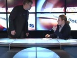 Во время передачи на телеканале издания молодой ведущий Александр Яковлев назвал Митрохина "политическим трупом", тот в ответ в ярости заявил, что оскорблений терпеть не намерен, сорвал с себя наушники с микрофоном Во время передачи на телеканале издания молодой ведущий Александр Яковлев назвал Митрохина "политическим трупом", тот в ответ в ярости заявил, что оскорблений терпеть не намерен, сорвал с себя наушники с микрофоном