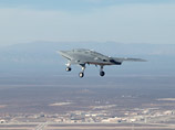 X-47B может абсолютно самостоятельно выполнять задания, заложенные предварительно в память борткомпьютера, который руководит всеми операциями, включая взлет, посадку, и даже дозаправку в воздухе