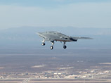 X-47B может абсолютно самостоятельно выполнять задания, заложенные предварительно в память борткомпьютера, который руководит всеми операциями, включая взлет, посадку, и даже дозаправку в воздухе X-47B может абсолютно самостоятельно выполнять задания, заложенные предварительно в память борткомпьютера, который руководит всеми операциями, включая взлет, посадку, и даже дозаправку в воздухе