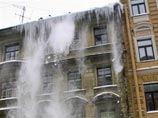 В Петербурге при очередном падении кусков льда с крыши пострадала известная киноактриса В Петербурге при очередном падении кусков льда с крыши пострадала известная киноактриса