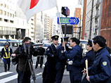 "7 февраля, - сказал сотрудник посольства, - японские правонационалистические группировки, как и в прошлые годы, организовали шумные демонстрации вокруг посольства России в Токио, приуроченные к т.н. "Дню северных территорий"