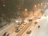 В Москве во вторник около 17:00 начались обещанные синоптиками мощный снегопад и метель, сопровождаемые порывами ветра