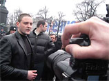 Координатор движения Сергей Удальцов, приглашая экс-мэра присоединиться к акции протеста, предлагал ему на "Дне гнева" опровергнуть все обвинения, которые начали звучать в его адрес после отставки