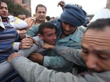 В Египте тысячами пытают революционеров, узнали правозащитники. А пресса собирает анекдоты про революцию