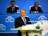 Назарбаев расхвалил себя перед партийцами, получил орден и согласился участвовать в выборах президента Казахстана
