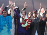 Бхутто являлась лидером оппозиции и главным политическим соперником Мушаррафа. Она была супругой Асифа Али Зардари, нынешнего президента Пакистана