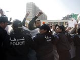Во время демонстраций оппозиции в столице Алжира задержаны более 400 человек Во время демонстраций оппозиции в столице Алжира задержаны более 400 человек