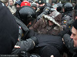Члены общественно-наблюдательной комиссии и милиционеры обвинили друг друга в грубости после "Дня гнева" Члены общественно-наблюдательной комиссии и милиционеры обвинили друг друга в грубости после "Дня гнева"