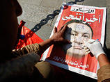 Многие задаются вопросом, где сейчас находится экс-лидер. "Хосни Мубарак, 30 лет наводивший на Египет страх своим присутствием, как сквозь землю провалился: его местоположение неизвестно"