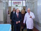 Премьер-министр РФ Владимир Путин отметил неудовлетворительное состояние большинства учреждений здравоохранения Москвы и пообещал, совместно с городскими властями, оказать им помощь Премьер-министр РФ Владимир Путин отметил неудовлетворительное состояние большинства учреждений здравоохранения Москвы и пообещал, совместно с городскими властями, оказать им помощь