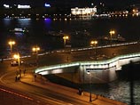 Арт-группа "Война" резко отрицательно отреагировала на то, что ее акцию на Литейном мосту, в ходе которой художники за 23 секунды изобразили гигантский фаллос