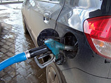 Литр бензина на заправках Москвы за последние два дня подешевел почти на рубль