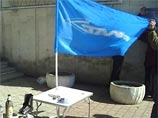 Мужской голос попросил "забрать из-под двери подарок для Удальцова" и пригрозил, что дальше будет хуже. Представился звонивший "ребятами из "Стали", - сказали в "Левом фронте" Мужской голос попросил "забрать из-под двери подарок для Удальцова" и пригрозил, что дальше будет хуже. Представился звонивший "ребятами из "Стали", - сказали в "Левом фронте"