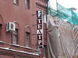 В письме с претензиями артистов к Арцибашеву, в частности, говорится, что "основная сцена театра в полной разрухе, полы разбиты, стены обшарпаны, кулисы порваны или наскоро заштопаны" В письме с претензиями артистов к Арцибашеву, в частности, говорится, что "основная сцена театра в полной разрухе, полы разбиты, стены обшарпаны, кулисы порваны или наскоро заштопаны"