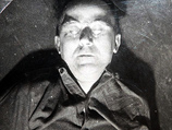 Увидела свет фотография рейхсфюрера СС Генриха Гиммлера, выполненная сразу после его самоубийства 23 мая 1945 года