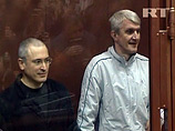 Мосгорсуд признал законным последнее продление ареста бывшему главе ЮКОСа Михаилу Ходорковскому и экс-руководителю МЕНАТЕПа Платону Лебедеву, которое предшествовало приговору по второму уголовному делу против них