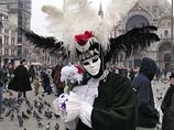 Традиционный Венецианский карнавал открывается сегодня вечером в городе на лагуне праздником Бахуса