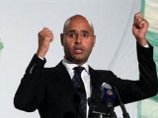 Лидер ливийской революции Муамар Каддафи находится в Ливии и его поддерживает армия. Об этом сообщил сегодня в выступлении по национальному телевидению сын руководителя Джамахирии Сеиф аль-Ислам Лидер ливийской революции Муамар Каддафи находится в Ливии и его поддерживает армия. Об этом сообщил сегодня в выступлении по национальному телевидению сын руководителя Джамахирии Сеиф аль-Ислам