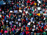 Жители американского штата Висконсин штурмовали сенат, протестуя против урезания зарплат госслужащих