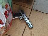 В Иркутске мужчина с двумя пистолетами ворвался в торговый центр и ранил сотрудника ФСБ