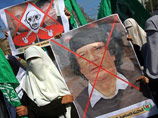 СМИ: Каддафи приказал взрывать нефтепроводы и выпускать заключенных: "Либо я, либо хаос"
